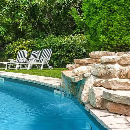 Sleeps 9 Pool Wifi Villa